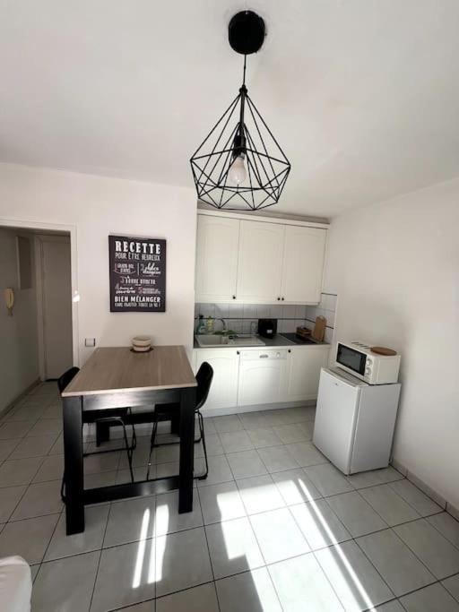 Apartment Des Iles D'or Avec Piscine - Port D'hyeres